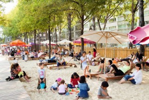 Discover Paris in a different guise through Paris Plages and the Cinema au Clair de Lune